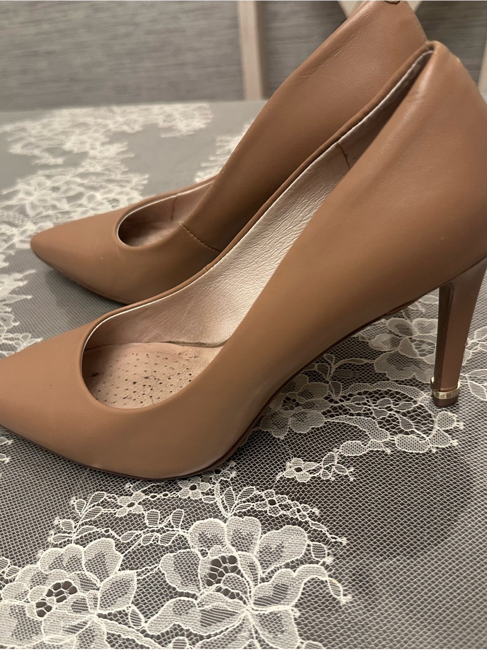 Kenneth Cole Women's Pointed Toe Pumps - Tan